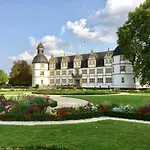 2zi In Schloss Neuhaus Mit Ladestation Fuer Elektroautos Lägenhet *