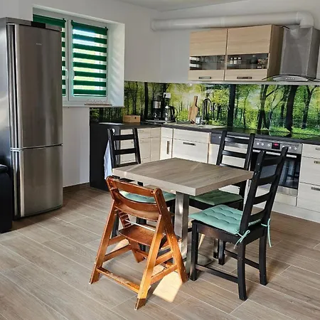 2zi In Schloss Neuhaus Mit Ladestation Fuer Elektroautos شقة *