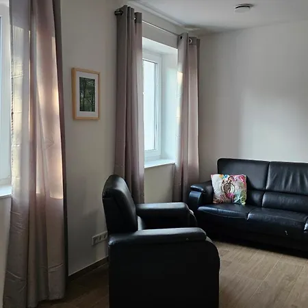 2zi In Schloss Neuhaus Mit Ladestation Fuer Elektroautos Apartment
