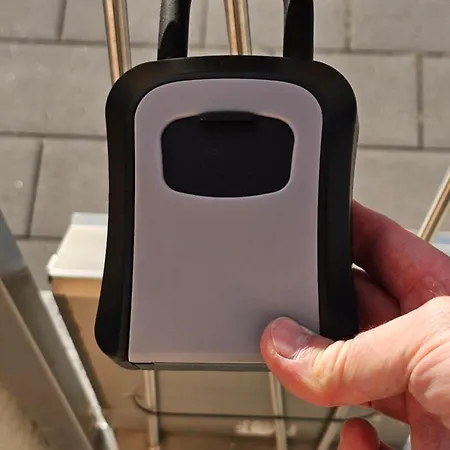 2zi In Schloss Neuhaus Mit Ladestation Fuer Elektroautos بادربورن