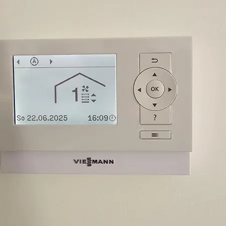 2zi In Schloss Neuhaus Mit Ladestation Fuer Elektroautos * بادربورن