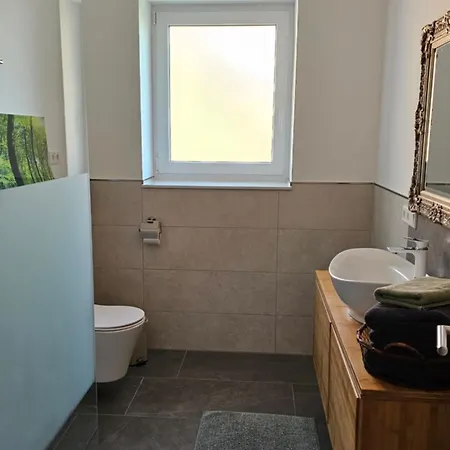2zi In Schloss Neuhaus Mit Ladestation Fuer Elektroautos Apartment Paderborn