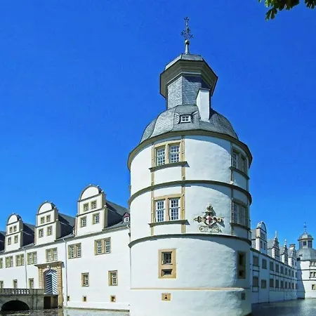 2zi In Schloss Neuhaus Mit Ladestation Fuer Elektroautos شقة بادربورن