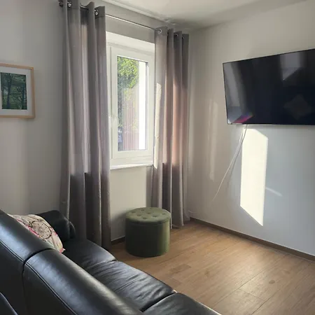 2zi In Schloss Neuhaus Mit Ladestation Fuer Elektroautos