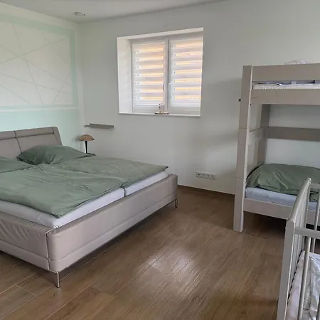 2zi In Schloss Neuhaus Mit Ladestation Fuer Elektroautos شقة بادربورن