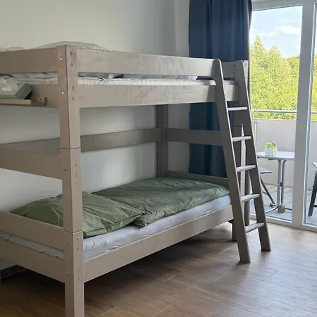 2zi In Schloss Neuhaus Mit Ladestation Fuer Elektroautos شقة *