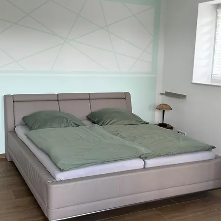 2zi In Schloss Neuhaus Mit Ladestation Fuer Elektroautos بادربورن