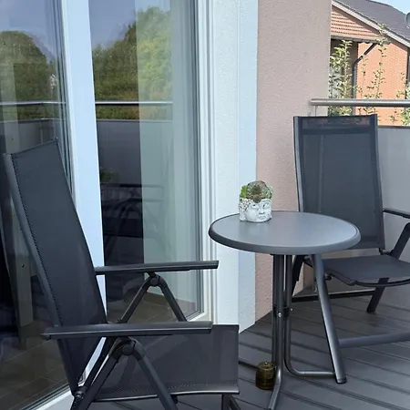 شقة 2zi In Schloss Neuhaus Mit Ladestation Fuer Elektroautos بادربورن