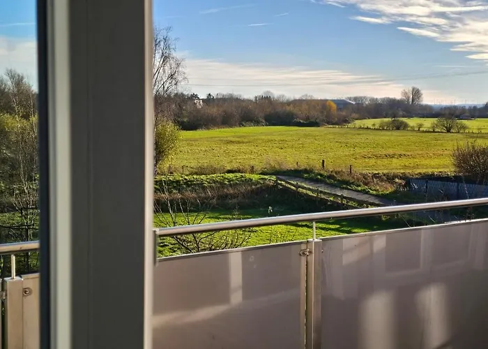 2zi In Schloss Neuhaus Mit Ladestation Fuer Elektroautos Lejlighed Paderborn