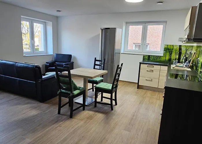 Lejlighed 2zi In Schloss Neuhaus Mit Ladestation Fuer Elektroautos