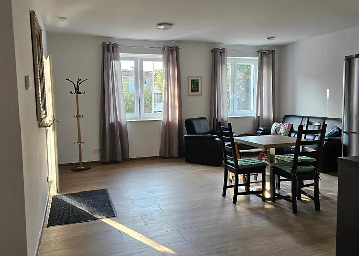 2zi In Schloss Neuhaus Mit Ladestation Fuer Elektroautos Lejlighed