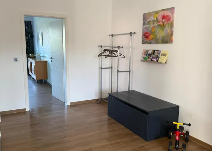 2zi In Schloss Neuhaus Mit Ladestation Fuer Elektroautos Lejlighed