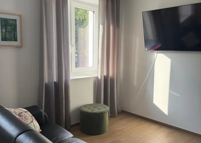 2zi In Schloss Neuhaus Mit Ladestation Fuer Elektroautos